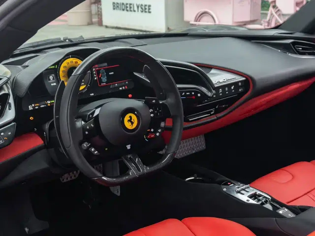 Ferrari SF90 — Фото автомобиля 9
