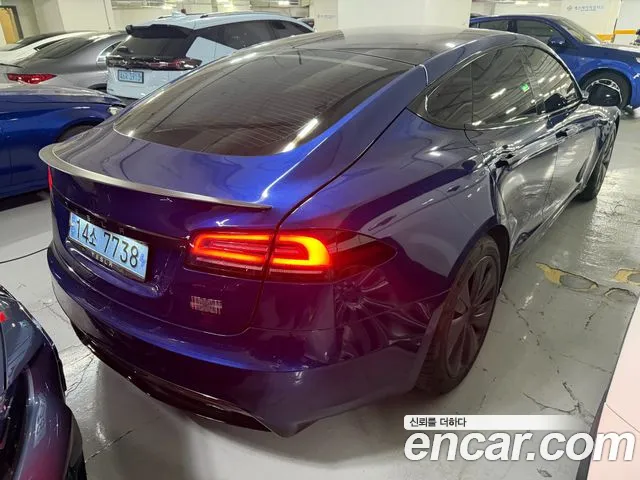 Tesla Model S — Фото автомобиля 5