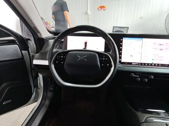 Xpeng P7 — Фото автомобиля 10