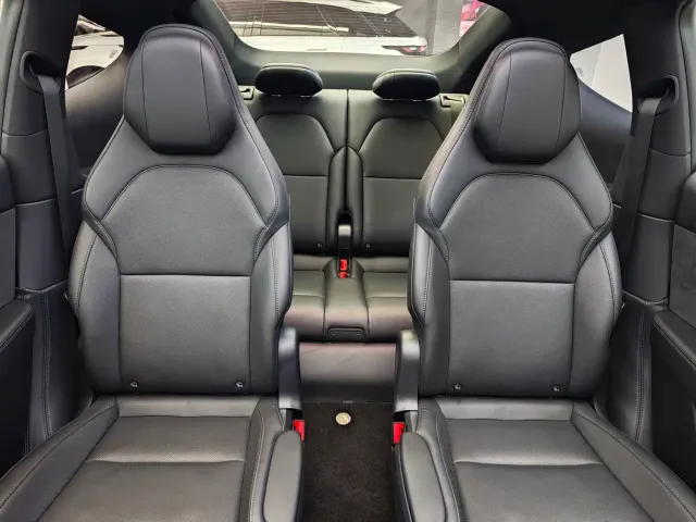 Tesla Model Y L — Фото автомобиля 14