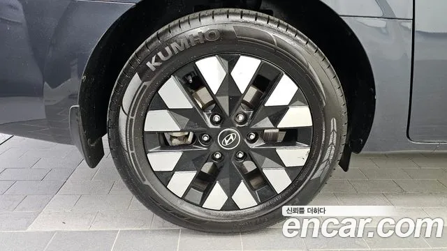 Hyundai Staria Staria 4WD Lounge 9 мест — Фото автомобиля 5