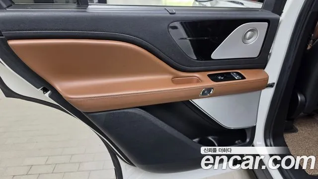 Lincoln Aviator 2nd Gen — Фото автомобиля 14