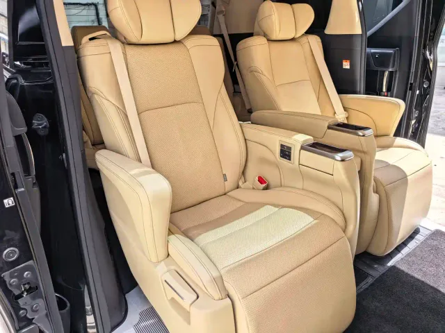 Toyota Alphard — Фото автомобиля 24