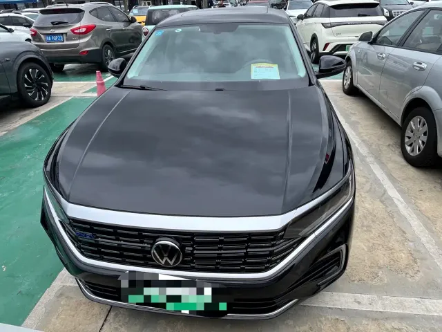 Volkswagen Passat — Фото автомобиля 2