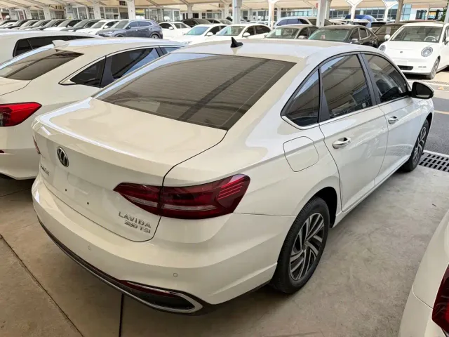 Volkswagen Lavida — Фото автомобиля 13