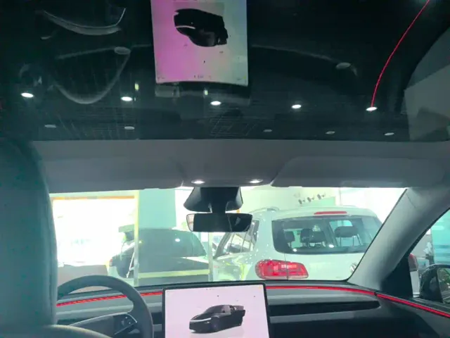 Tesla Model Y — Фото автомобиля 17