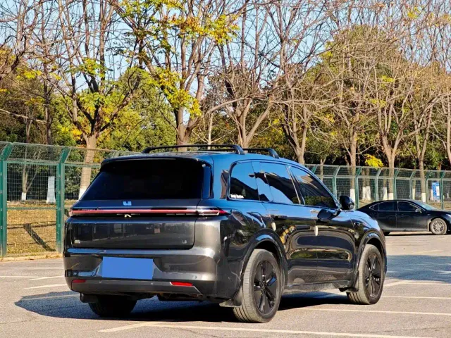 Li Auto L8 — Фото автомобиля 7