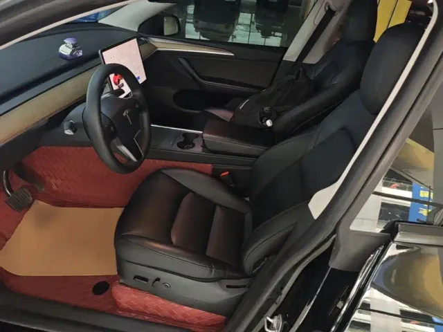 Tesla Model Y — Фото автомобиля 14