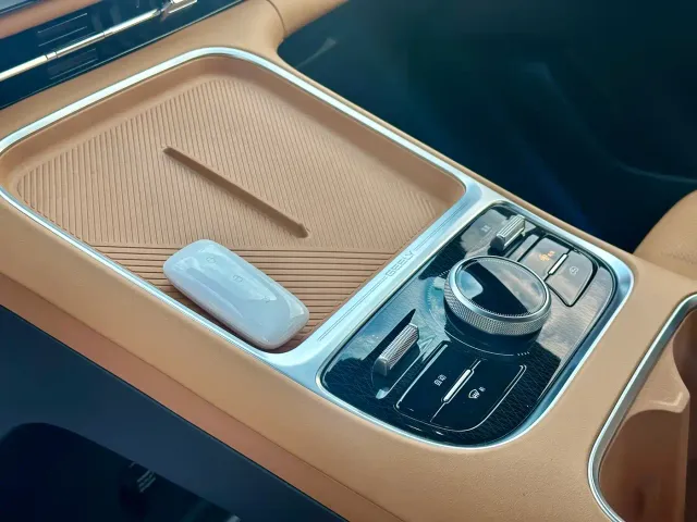 Geely Galaxy Starship 7 EM-i — Фото автомобиля 15