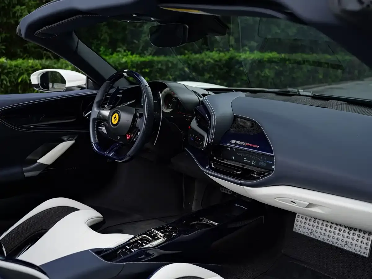 Ferrari SF90 2021 3.9T V8 Spider — Фото автомобиля 18