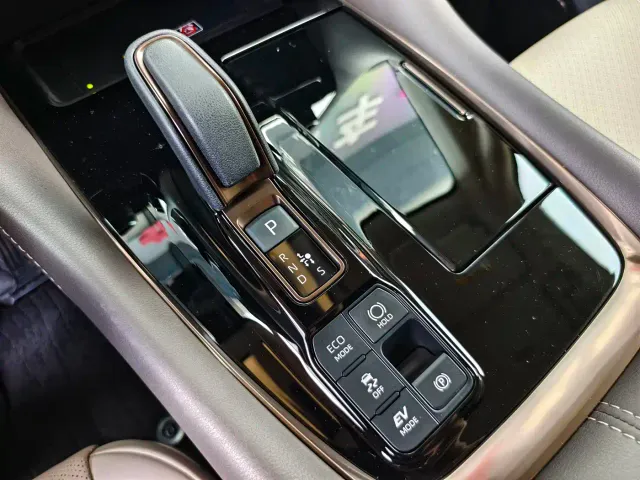 Toyota Alphard — Фото автомобиля 13