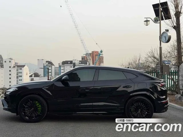 Lamborghini Urus — Фото автомобиля 3