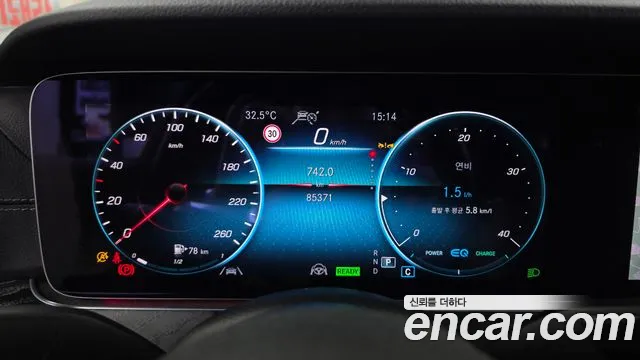 Mercedes-Benz E-Class — Фото автомобиля 3