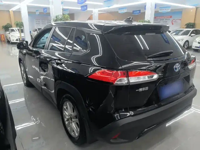 Toyota Corolla Cross — Фото автомобиля 4