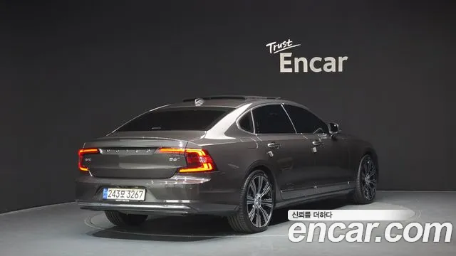 Вольво S90 — Фото автомобиля 2
