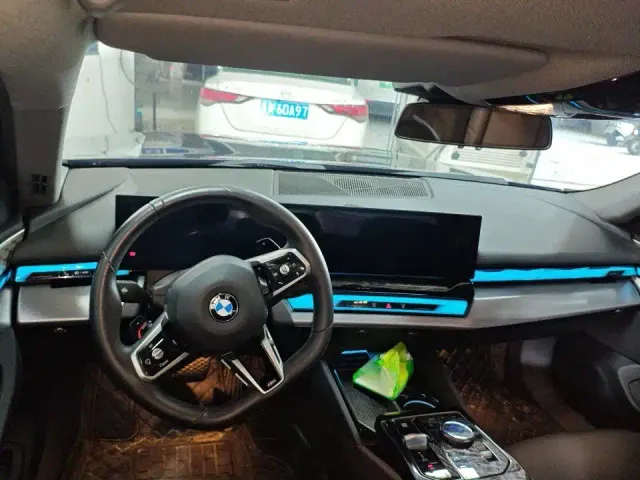 BMW 5 Series — Фото автомобиля 3