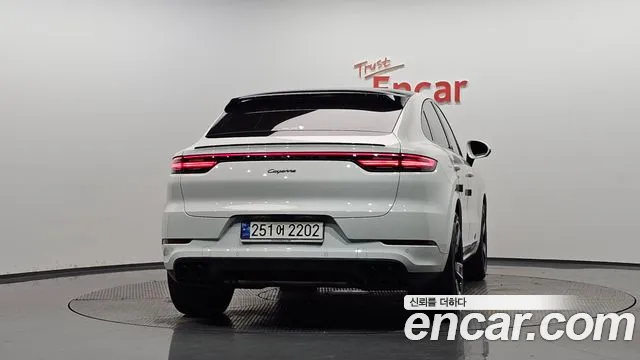 Porsche Cayenne — Фото автомобиля 4