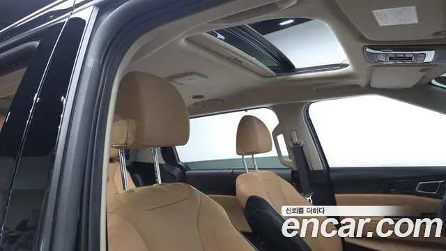 Kia Carnival Generation 4 — Фото автомобиля 16