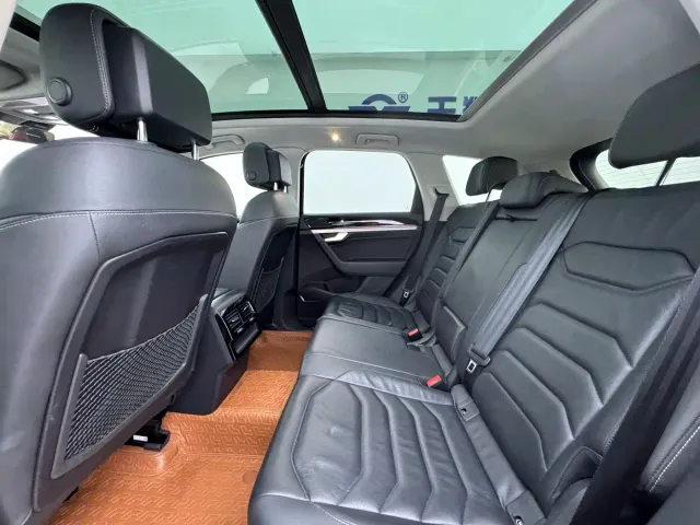 Volkswagen Touareg — Фото автомобиля 10