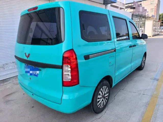 Wuling Hongguang V — Фото автомобиля 6