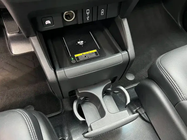 Honda Elysion — Фото автомобиля 14