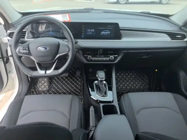 Ford Escort — Фото автомобиля 9