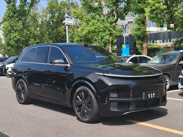 Li Auto L8 — Фото автомобиля 3