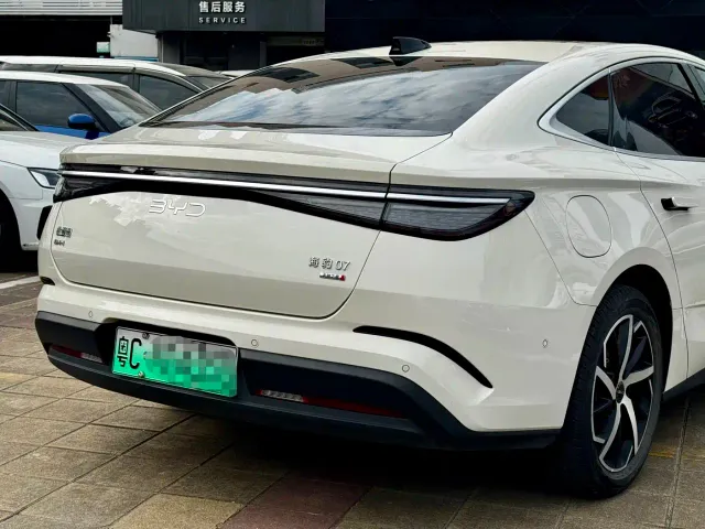 BYD Seal 07 DM-i — Фото автомобиля 7