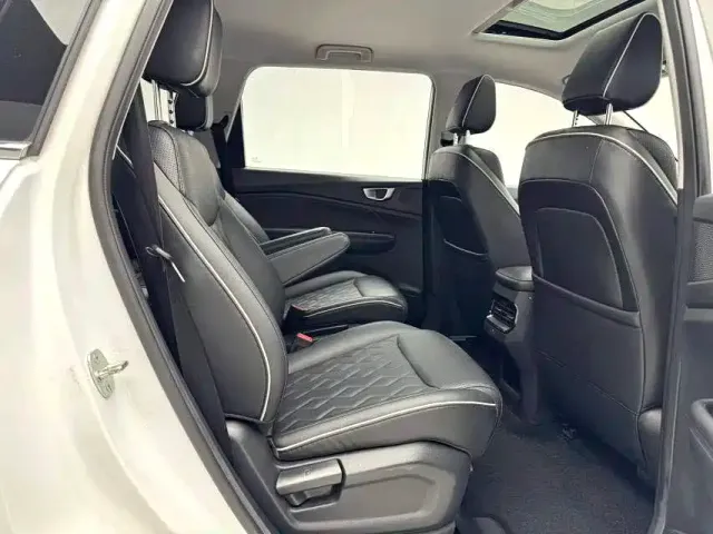 Wuling Jiachen — Фото автомобиля 13