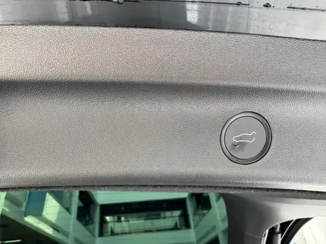 Tesla Model Y — Фото автомобиля 25