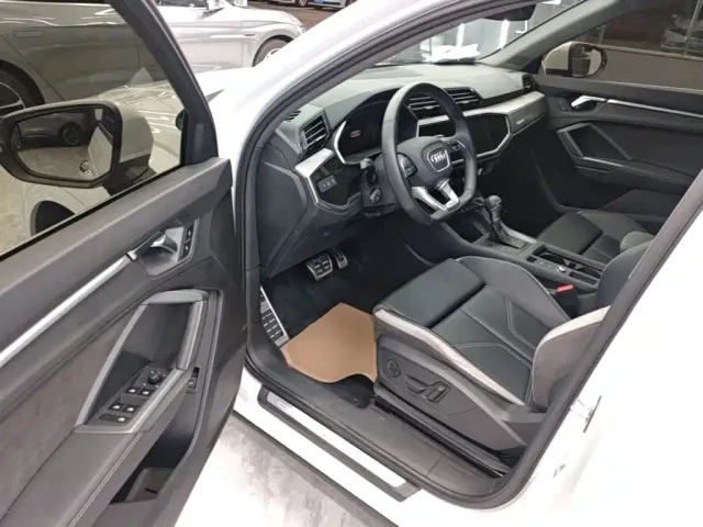 Audi Q3 — Фото автомобиля 11