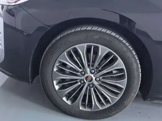 Hongqi H5 — Фото автомобиля 12