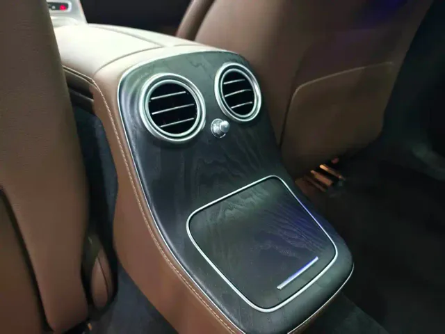 Mercedes-Benz E-Class — Фото автомобиля 18