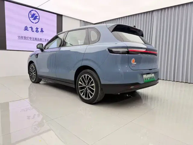 Leapmotor B10 — Фото автомобиля 6