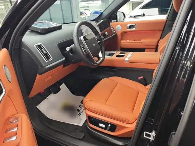 Li Auto L7 — Фото автомобиля 14