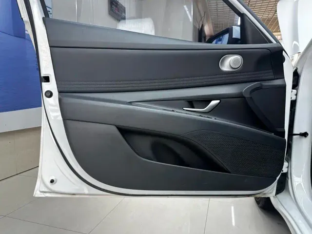 Hyundai Elantra — Фото автомобиля 23