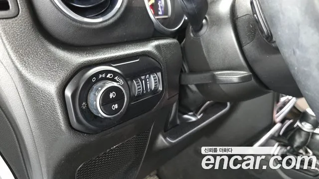 Jeep Wrangler JL — Фото автомобиля 23