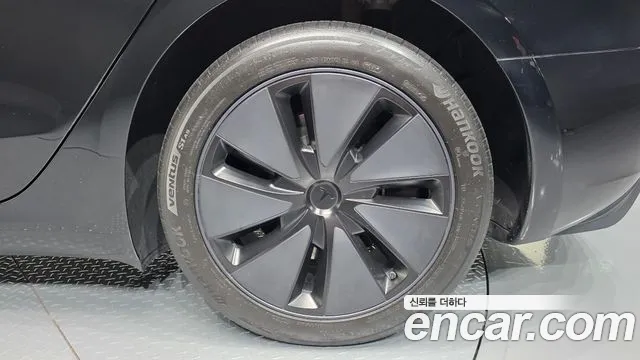 Tesla Model 3 — Фото автомобиля 5