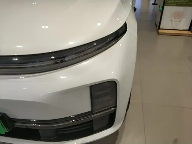 Li Auto L7 — Фото автомобиля 23