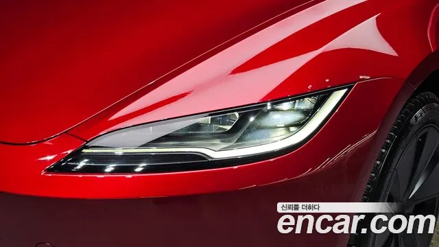 Tesla Model 3 — Фото автомобиля 22