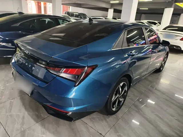 Hyundai Elantra — Фото автомобиля 6