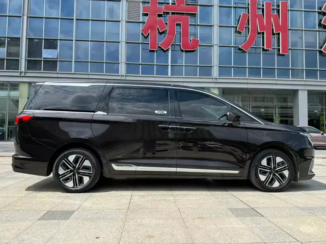 JAC Refine RF8 PHEV — Фото автомобиля 4