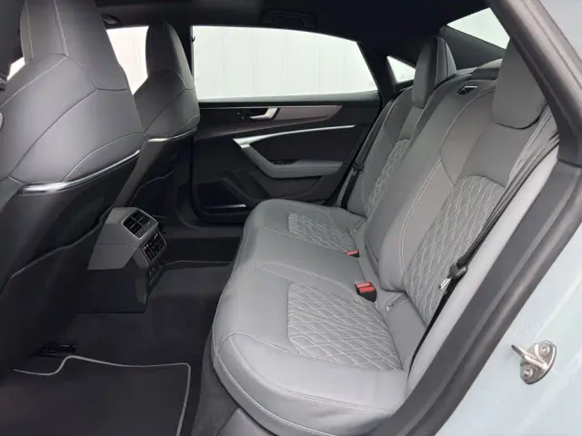 Audi A7L — Фото автомобиля 8