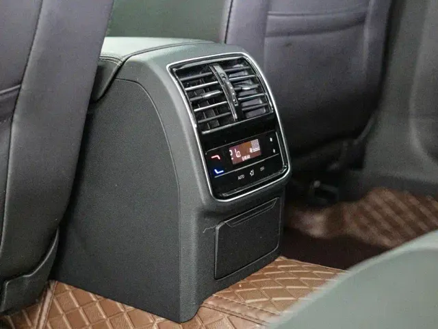 Volkswagen FAW-Volkswagen CC 2023 380TSI Eye-catching Edition — Фото автомобиля 17