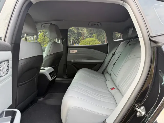 Geely Galaxy E8 — Фото автомобиля 10
