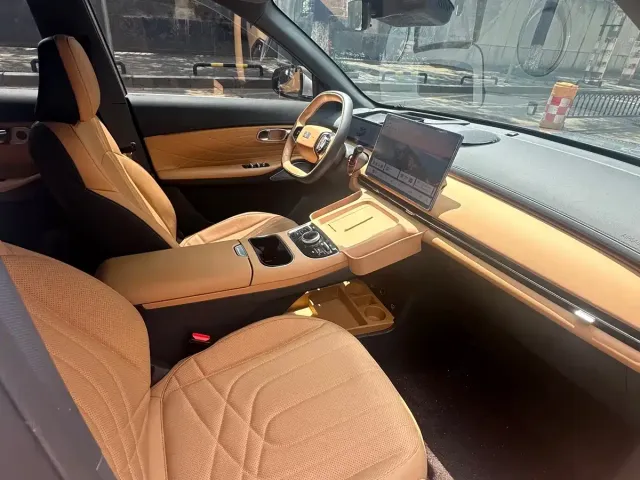 Geely Galaxy Starship 7 EM-i — Фото автомобиля 9
