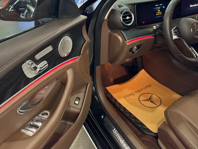 Mercedes-Benz E-Class — Фото автомобиля 13