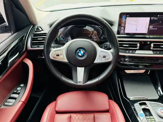 BMW iX3 — Фото автомобиля 10