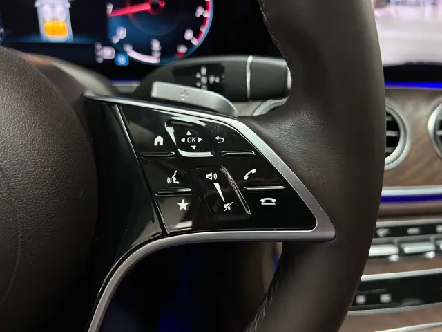 Mercedes-Benz E-Class — Фото автомобиля 25