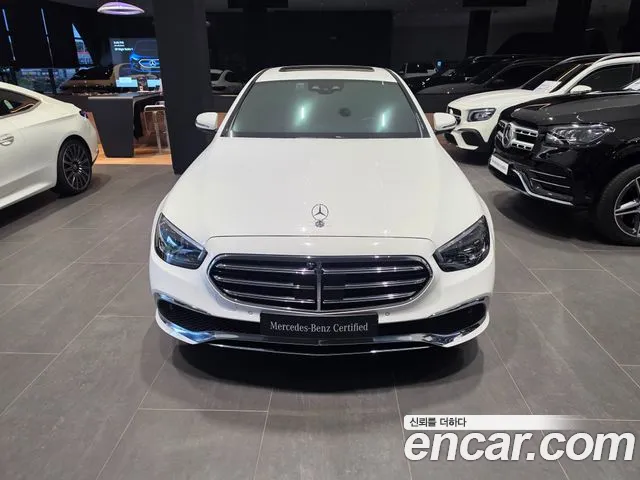 Mercedes-Benz E-Class — Фото автомобиля 3